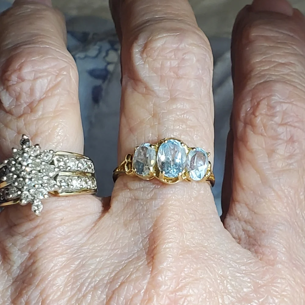 Light blue topaz 3 stone ring - Picture 6 of 8